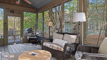 Smart TV, fireplace, offices