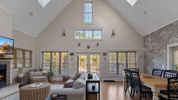 Smart TV, fireplace, offices