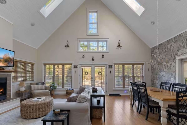 Smart TV, fireplace, offices