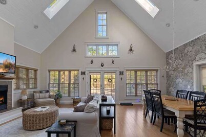Dog-Friendly Cottage with Hot Tub & Firepit