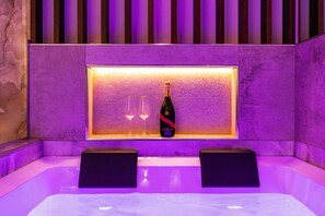 Suite Prestige With Jacuzzi Déco | Private spa tub - AlbaDea Déco&Jacuzzi (Rome)