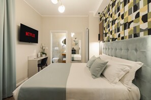 Queen Room Déco | أسرّة بطبقة علوية مريحة وخزنة داخل الغرفة وتجهيزات عازلة للصوت