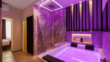 Suite Prestige With Jacuzzi Déco | Yksityinen kuumavesiallas