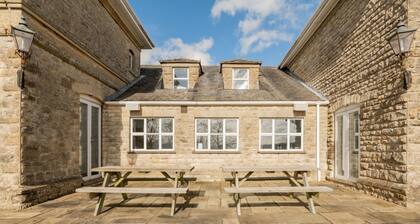 Walltree House - a country house that sleeps 10 guests in 4 bedrooms