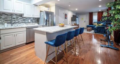 Luxury Urban Oasis Free Parking Centrally Located!