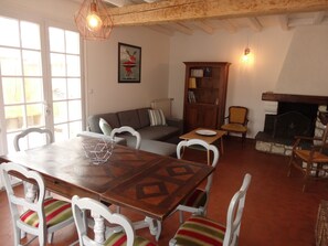 Dining - Au Calme, Centre La Tranche-sur-mer, 200m Commerces et Rues Animées, 300m Plage (La Tranche-sur-Mer)