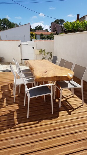 Outdoor dining - Au Calme, Centre La Tranche-sur-mer, 200m Commerces et Rues Animées, 300m Plage (La Tranche-sur-Mer)
