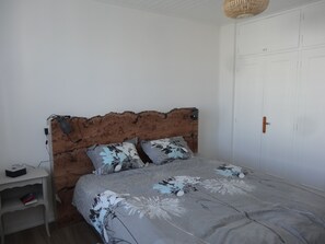 4 bedrooms, iron/ironing board, free WiFi - Au Calme, Centre La Tranche-sur-mer, 200m Commerces et Rues Animées, 300m Plage (La Tranche-sur-Mer)