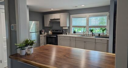 Charming condo in the Soda Pop district of downtown Wilmington. Pet-friendly!