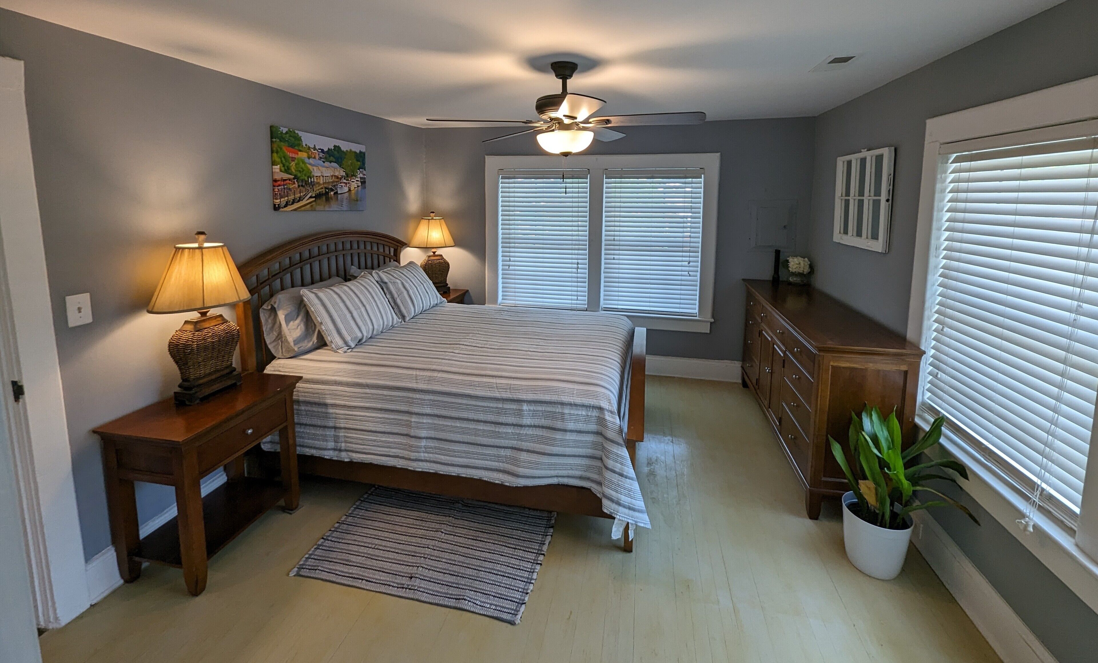 1 habitación, tabla de planchar con plancha, wifi gratis y ropa de cama 