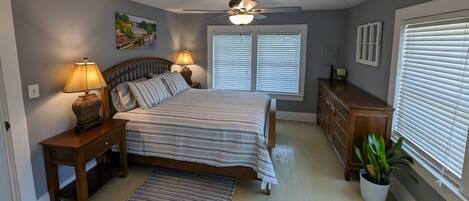 1 habitación, tabla de planchar con plancha, wifi gratis y ropa de cama