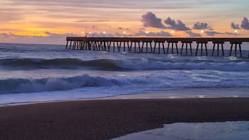 Chaise longue, serviettes de plage