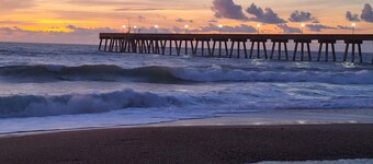 Charming home in the Soda Pop district downtown. Spacious and Pet-friendly!