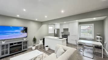 Smart-TV, Kamin, Arbeitsbereiche, Computerbildschirme