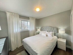 2 habitaciones, escritorio, tabla de planchar con plancha y wifi 