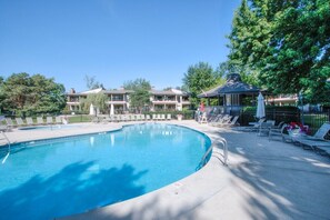 Pool - Abbey Villas Condo Steps to Pool Walk to Fontana Beach Dining and Marina (Fontana-on-Geneva Lake)