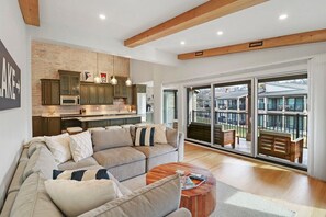 TV, fireplace - Abbey Villas Condo Steps to Pool Walk to Fontana Beach Dining and Marina (Fontana-on-Geneva Lake)