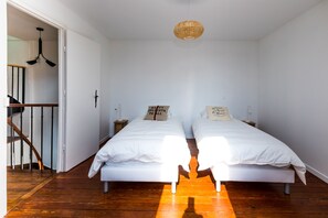 2 chambres, fer et planche à repasser, Wi-Fi gratuit, draps fournis