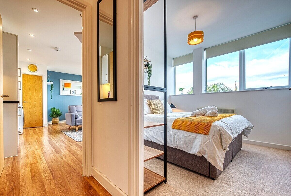 2 habitaciones, escritorio, tabla de planchar con plancha y wifi gratis 