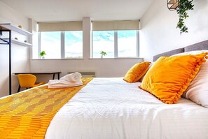 2 Schlafzimmer, Schreibtisch, Bügeleisen/Bügelbrett, kostenloses WLAN