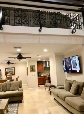 TV, offices - Maison Duffailly (Pompano Beach)