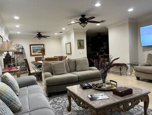 TV, offices - Maison Duffailly (Pompano Beach)