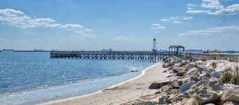 The Strand: Free Golf Carts, Paddle Boards, Tennis & Pool, 1 Blk to Beach