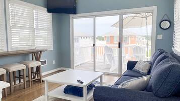 Smart TV, fireplace, ping pong