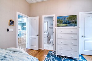 Guestroom with 2 beds - The Strand: Free Golf Carts, Paddle Boards, Tennis & Pool, 1 Blk to Beach (Cape Charles)
