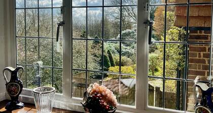 Eclectic Hilltop House · Panoramic Views of the South Downs