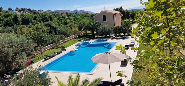 Outdoor pool - Diverso A Holiday property (Solin)