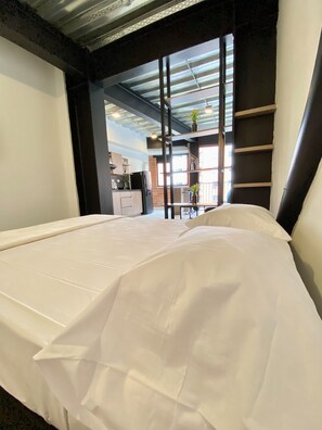 1 habitación, escritorio, tabla de planchar con plancha y wifi gratis 