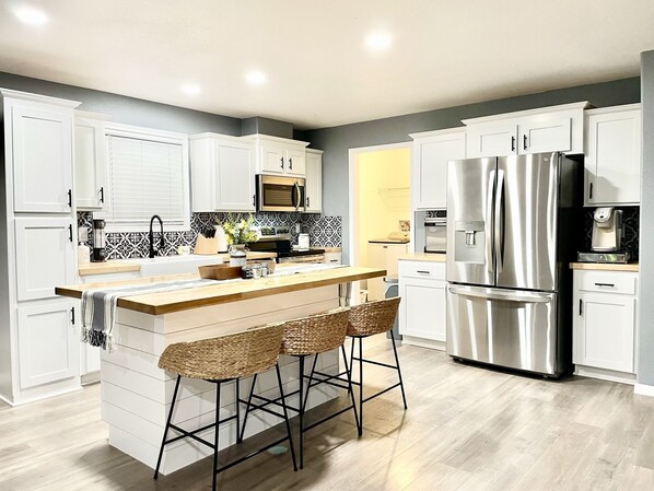 Refrigerador, microondas, horno, placa de cocina