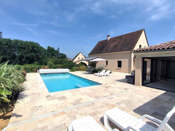 Outdoor pool, a heated pool