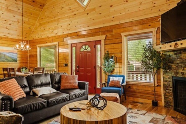 Smart TV - Beary Cozy Den (Gatlinburg)