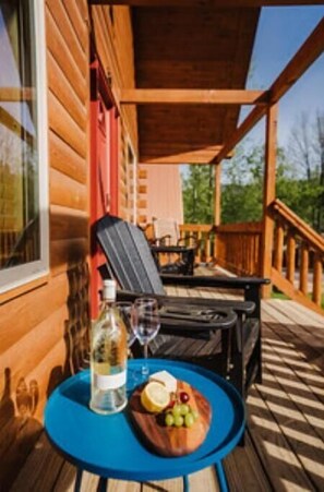 Outdoor dining - Beary Cozy Den (Gatlinburg)