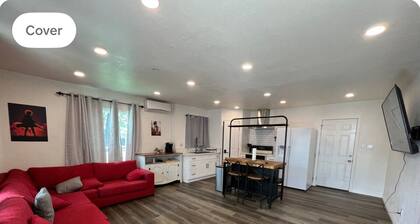 Open concept modern home: about 20 minutes or less to Disney,Malls, Beaches, etc