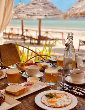 Desayuno continental gratuito y diario