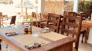 Restaurant - Helwa's Beach Hotel (Bwejuu)