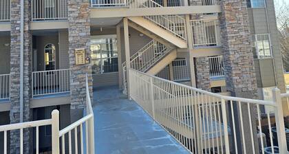 Captains Quarters Walk-in Suite at the Legacy at Thousand Hills! Great Rates!