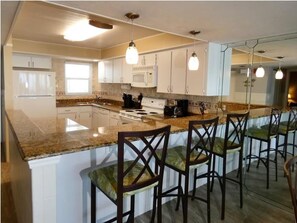 Réfrigérateur, micro-ondes, four, lave-vaisselle