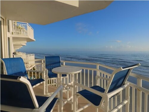 Stunning direct oceanfront 2-Bd /2-Bath Condo, 6th fl, Daytona Beach Shores FL