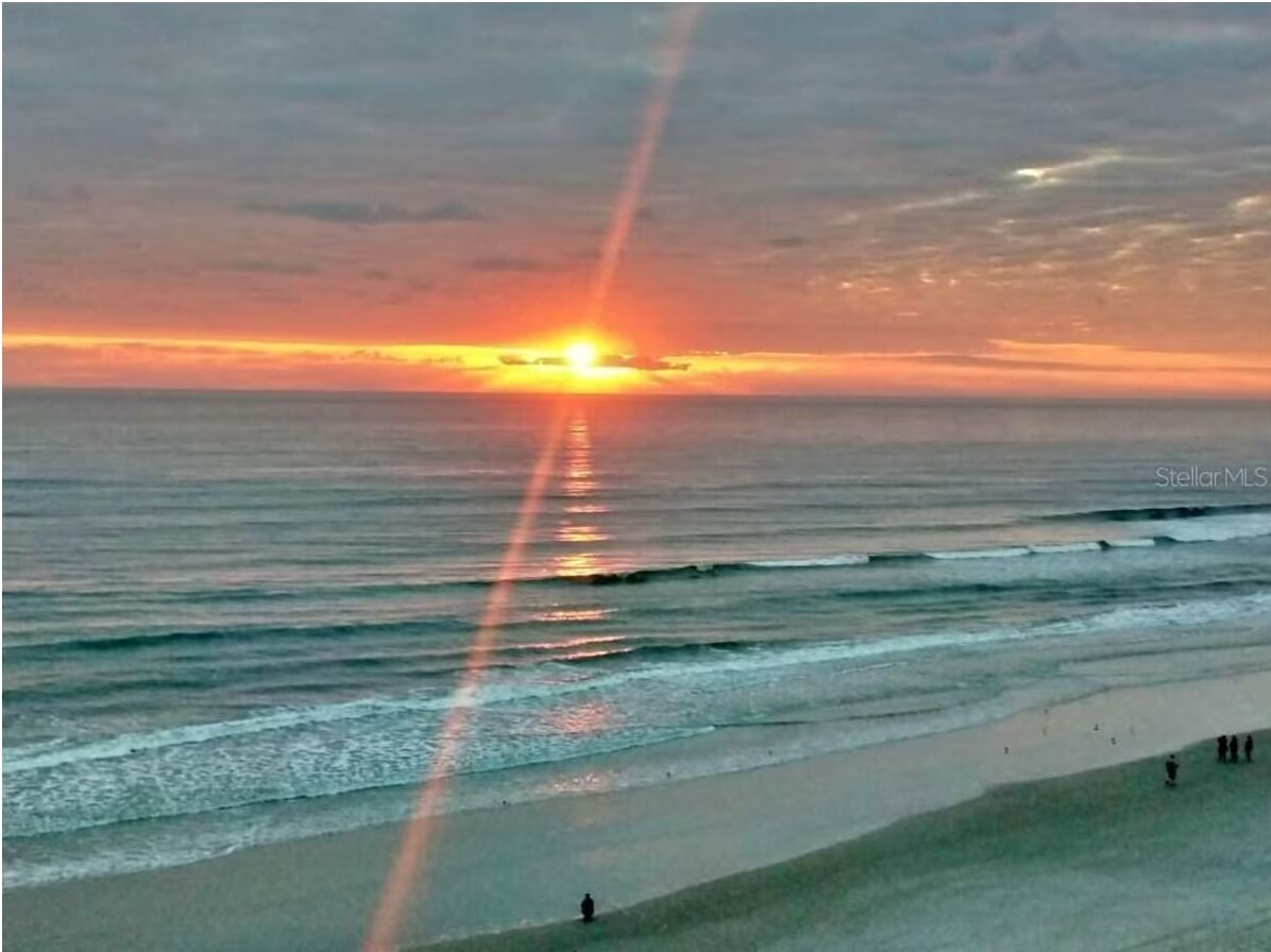 Stunning direct oceanfront 2-Bd /2-Bath Condo, 6th fl, Daytona Beach Shores FL