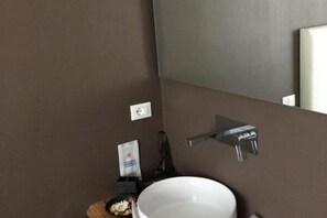 Dusch, hårtork, bidé och handdukar