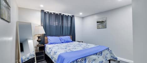 5 bedrooms, desk, iron/ironing board, WiFi