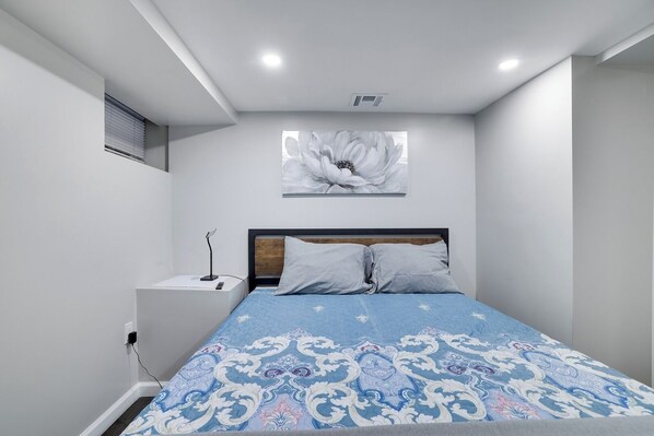 4 bedrooms, desk, iron/ironing board, free WiFi