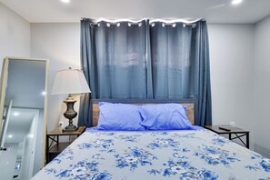 5 bedrooms, desk, iron/ironing board, WiFi - Spacious 4BR Newark Home – Free Parking + NYC (Newark)