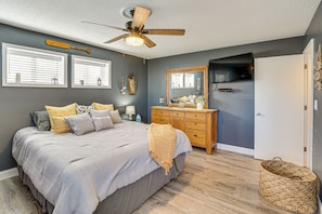 2 bedrooms, iron/ironing board, WiFi, bed sheets - 3 Mi to Boat Ramp: Osage Beach Condo w/ Grill! (Osage Beach)
