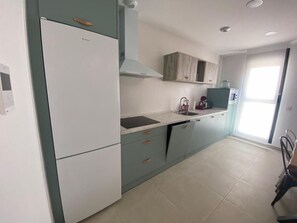 Fridge, microwave, dishwasher, coffee/tea maker