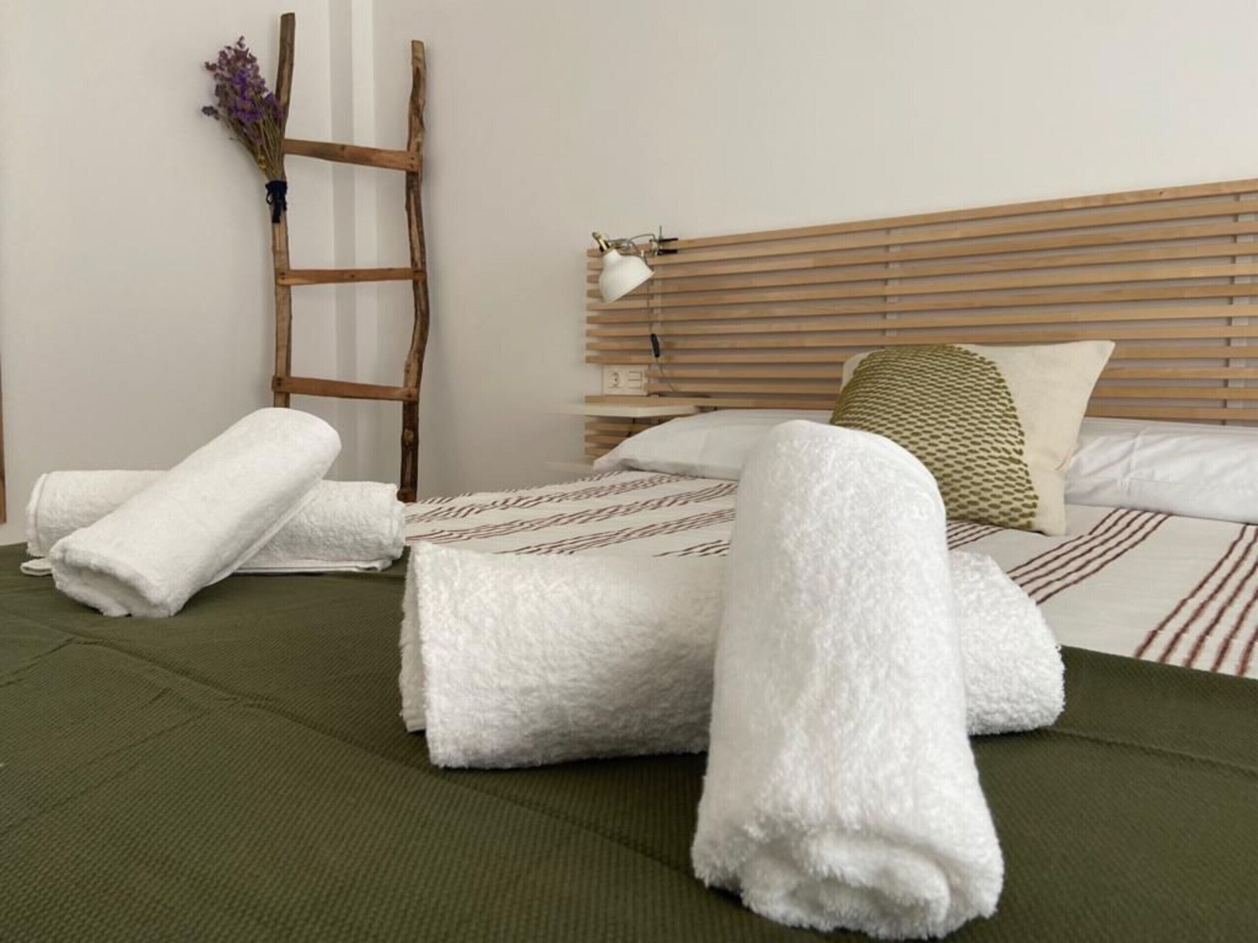 4 bedrooms, WiFi (free), bed sheets